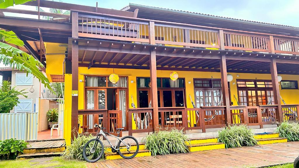 a bike parked in front of a yellow building at Condomínio Valls Village in Itacaré