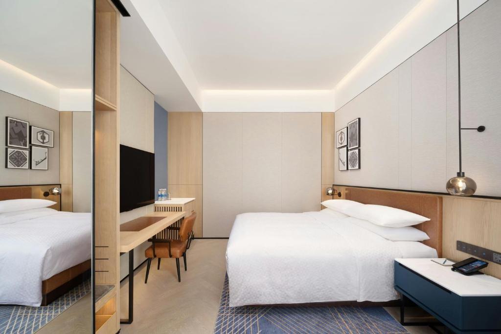 Postel nebo postele na pokoji v ubytování Four Points by Sheraton Suzhou Gusu