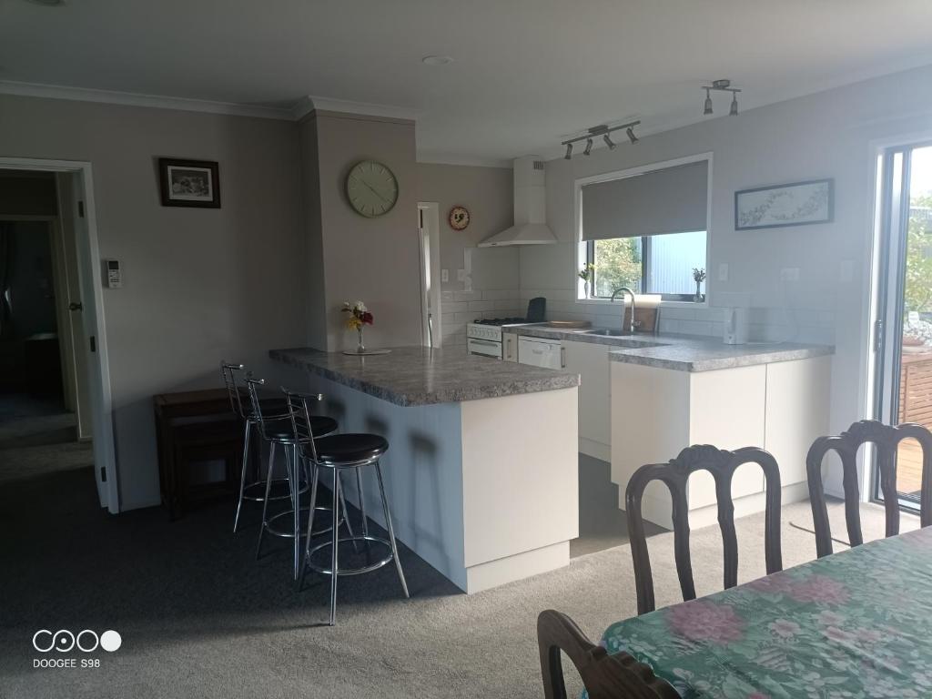 Cozy spacious estuary view three bedroom townhouse - Resim 14