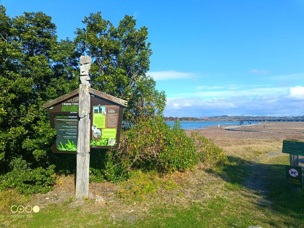 Cozy spacious estuary view three bedroom townhouse - Resim 15