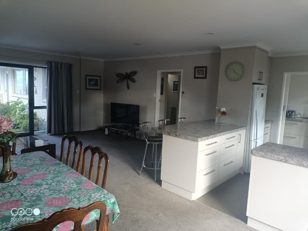 Cozy spacious estuary view three bedroom townhouse - Resim 17