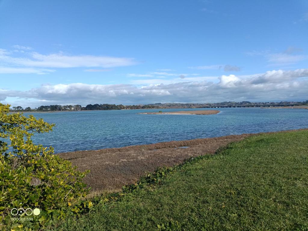 Cozy spacious estuary view three bedroom townhouse - Resim 23