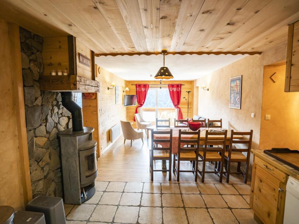 Dapur atau dapur kecil di Chalet 5 pièces pour 7 pers à Châtel, animaux admis - FR-1-676-223
