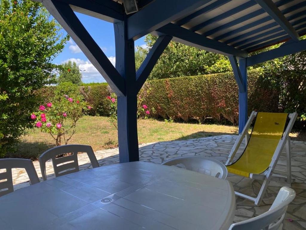 Photo de la galerie de l'établissement Maison indépendante à 1km de la plage, 5 couchages, calme - FR-1-336-51, à Saint-Vincent-sur-Jard