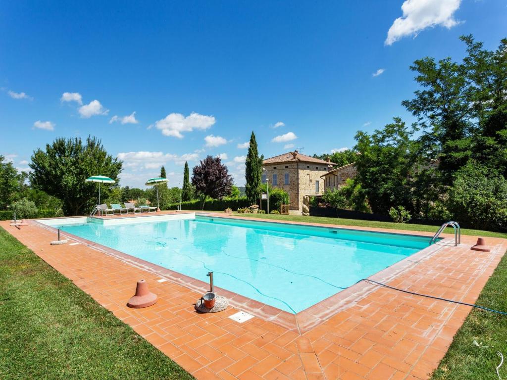 Bazén v ubytovaní Scenic Apartment in Casole d'Elsa with Pool alebo v jeho blízkosti