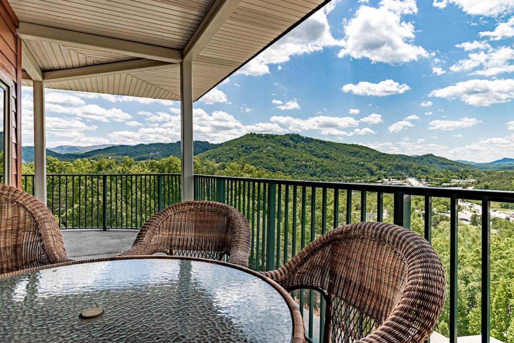 a patio with a table and chairs on a balcony at Cozy Retreat 2BR Condo with Jacuzzi & Indoor Pool in Pigeon Forge