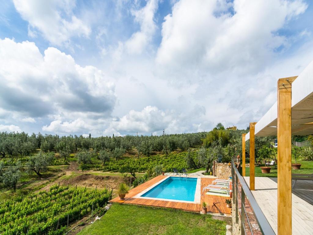Bazén v ubytovaní Beautiful Holiday Home in Vinci with Swimming Pool alebo v jeho blízkosti