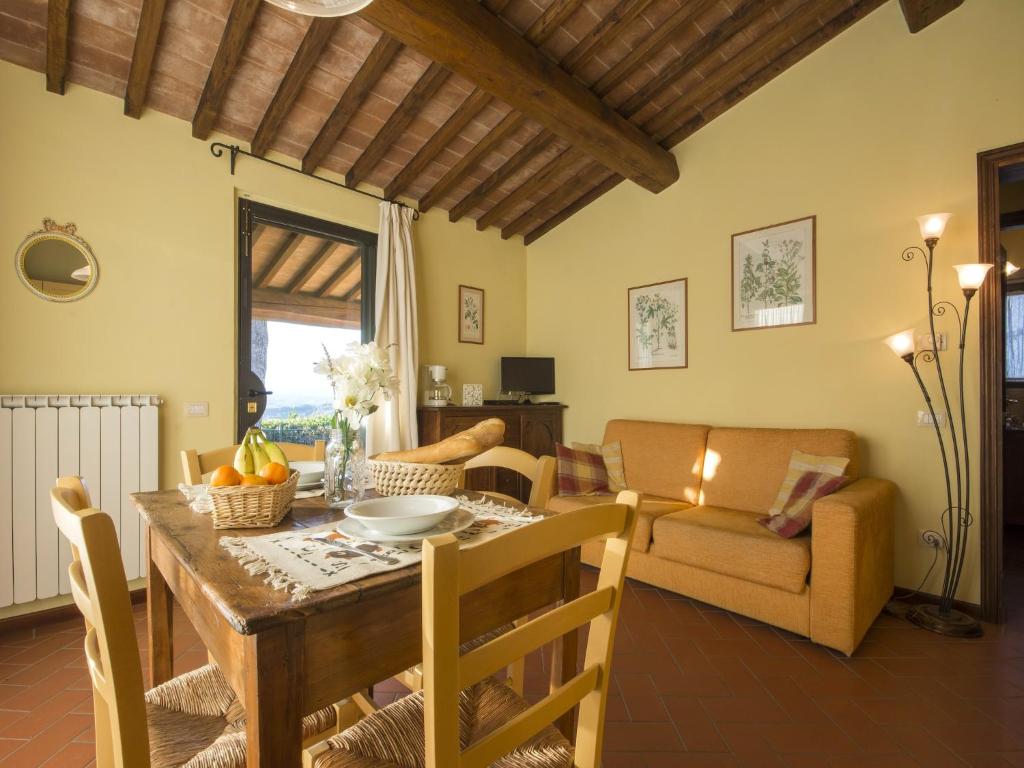 Posedenie v ubytovaní Flat with shared pool and air conditioning