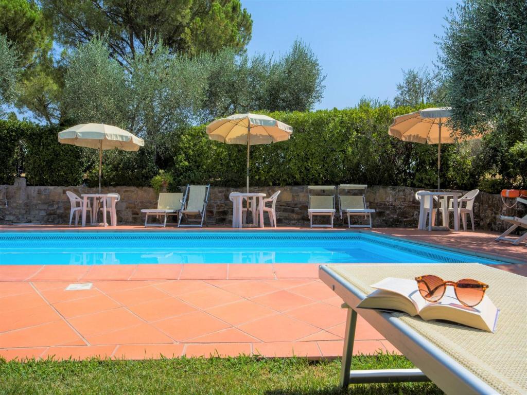 Bazén v ubytovaní Flat with shared pool and air conditioning alebo v jeho blízkosti