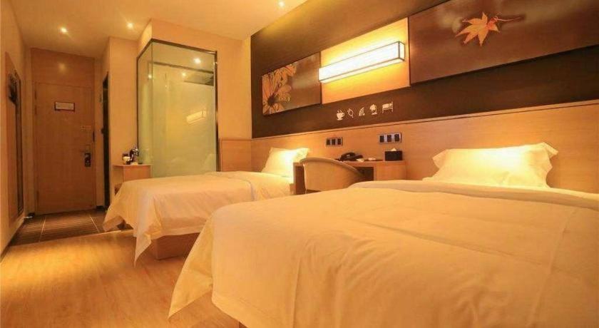 Postel nebo postele na pokoji v ubytování IU Hotels Xinzhou Bus Terminal