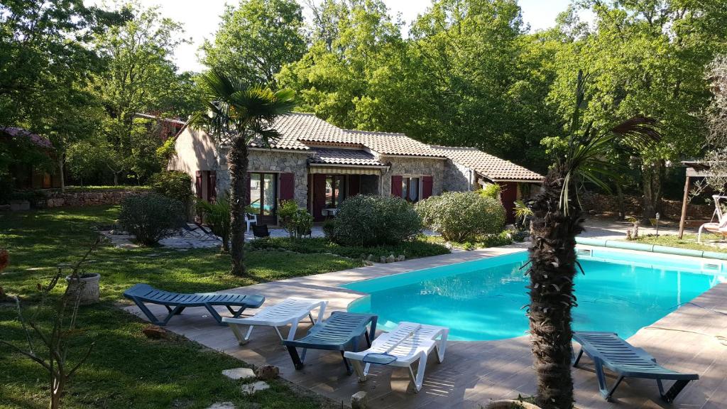 Bazén v ubytování Villa Eden Vert nebo v jeho okolí