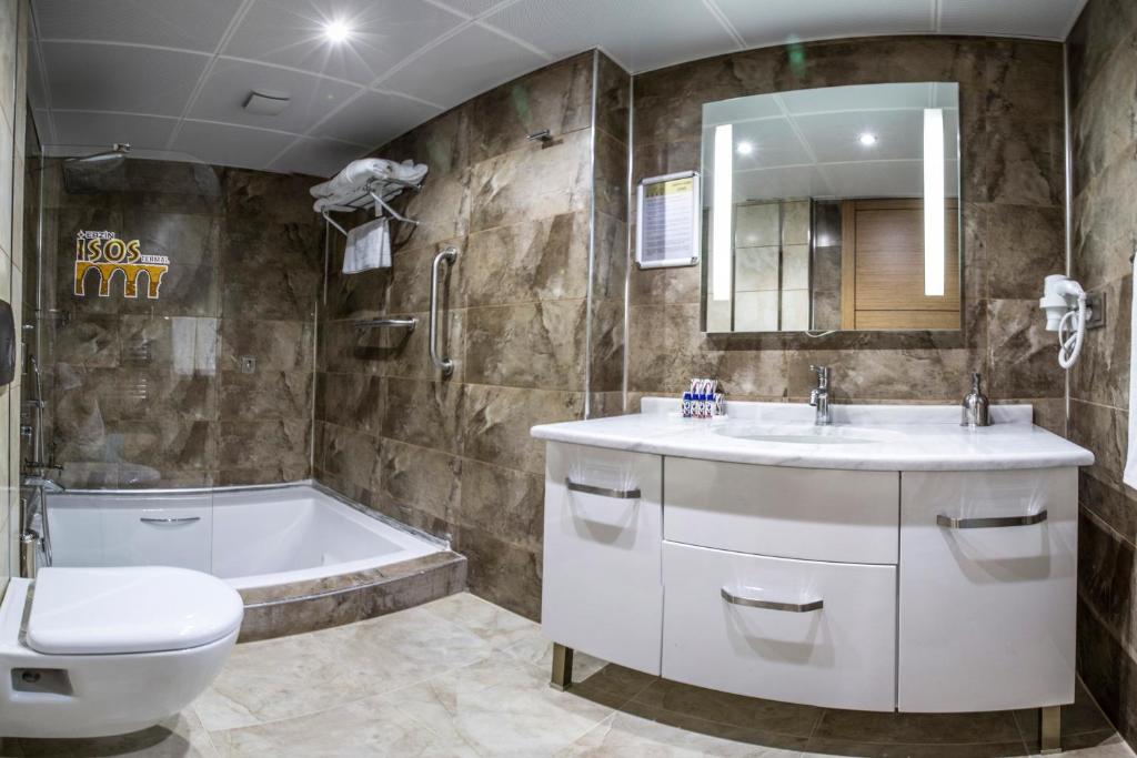 Koupelna v ubytování Hattusa Vacation Thermal Club Erzin