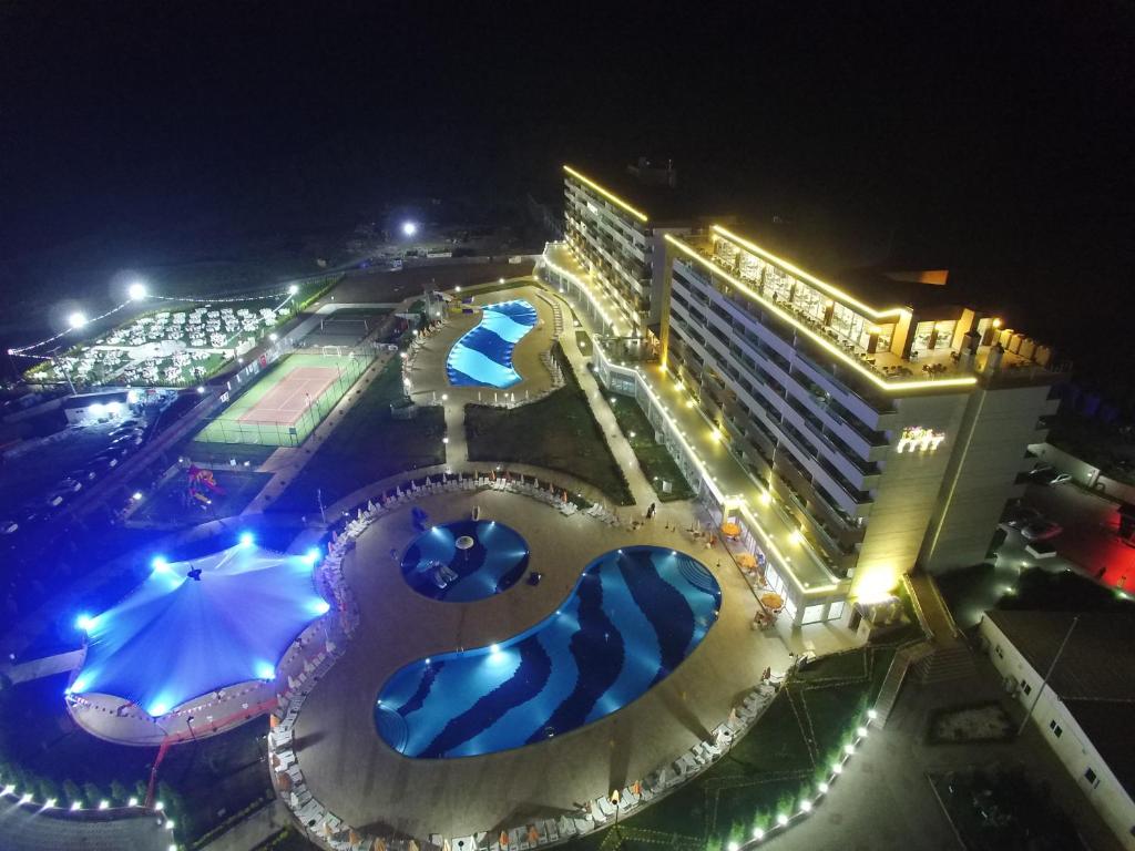 Bazén v ubytování Hattusa Vacation Thermal Club Erzin nebo v jeho okolí