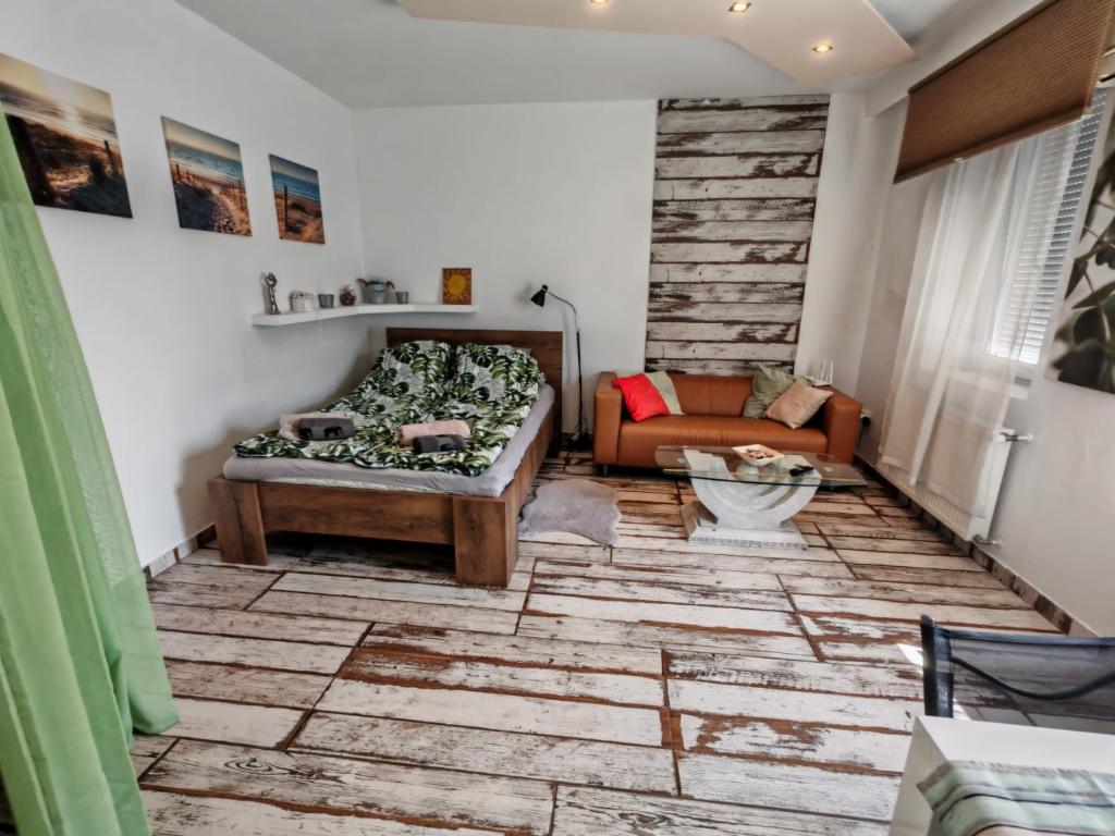 Posedenie v ubytovaní Cozy apartment in the heart of Kecskemet
