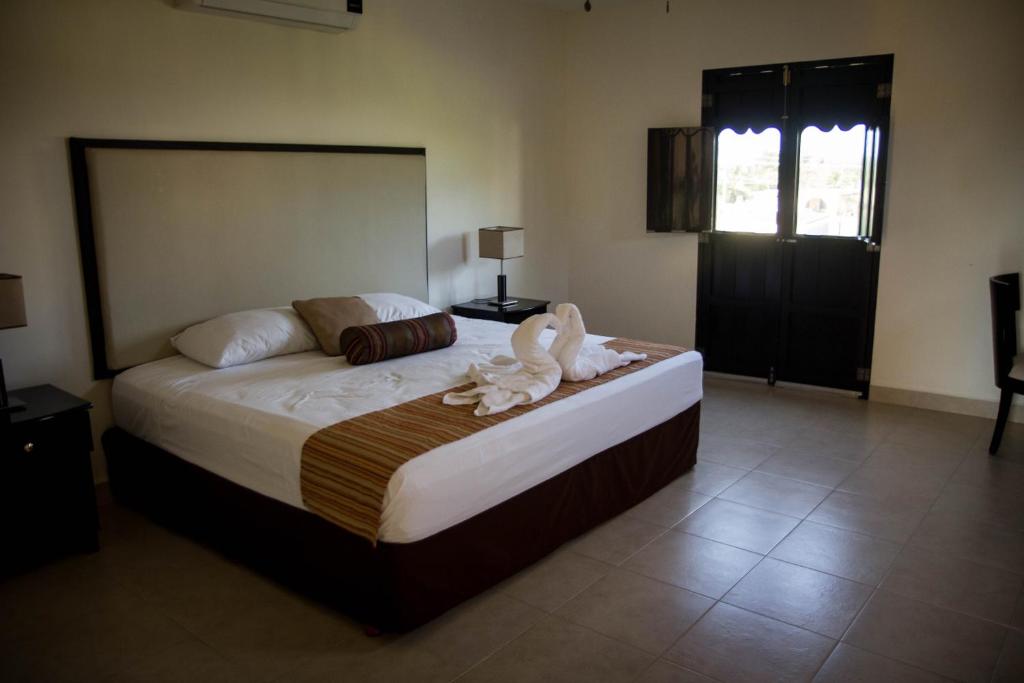 Postel nebo postele na pokoji v ubytování Hotel Hacienda de Izamal