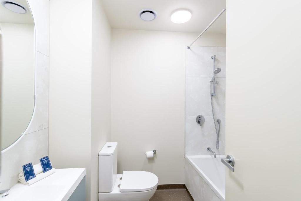Petone Studio - Balcony Bath Tub Sleeps 2 - Resim 6