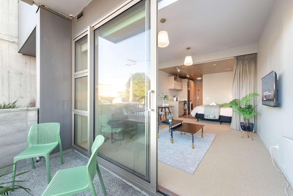 Petone Studio - Balcony Bath Tub Sleeps 2 - Resim 7