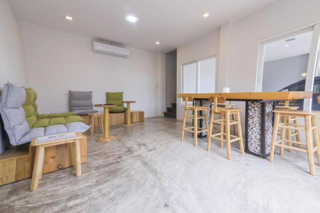Kuchyň nebo kuchyňský kout v ubytování Maximize Brand New Hostel Udonthani