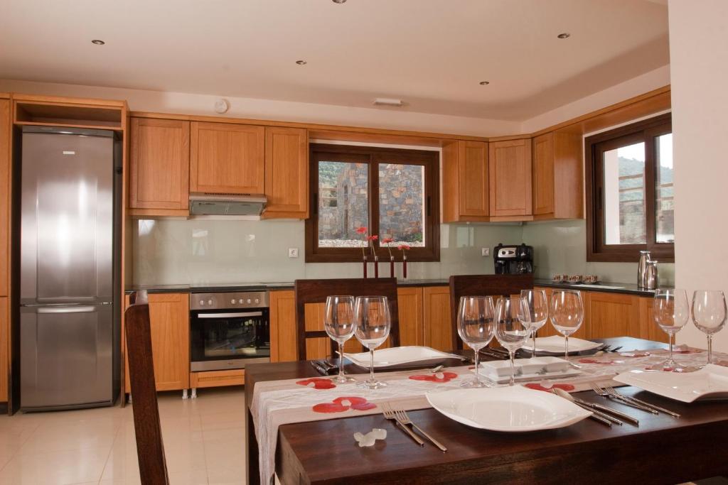 Kuchnia lub aneks kuchenny w obiekcie Vasia Villas