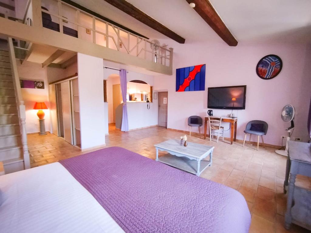 Le Mas de Gleyzes - Charme Authentique & Détente avec Piscine - El Sierro Family Room