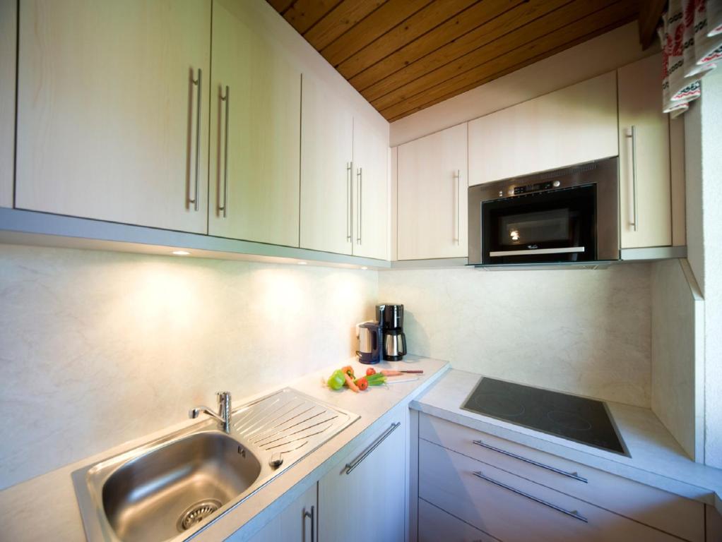 Kuchyň nebo kuchyňský kout v ubytování Gästehaus Bergland