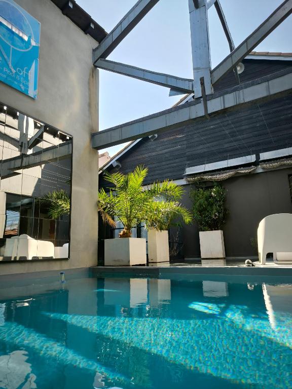 Bazén v ubytování Be Loft B&B Pool & Spa nebo v jeho okolí