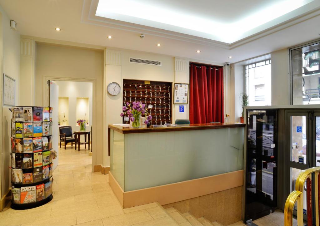 Hôtel Ambassadeur - Resim 4