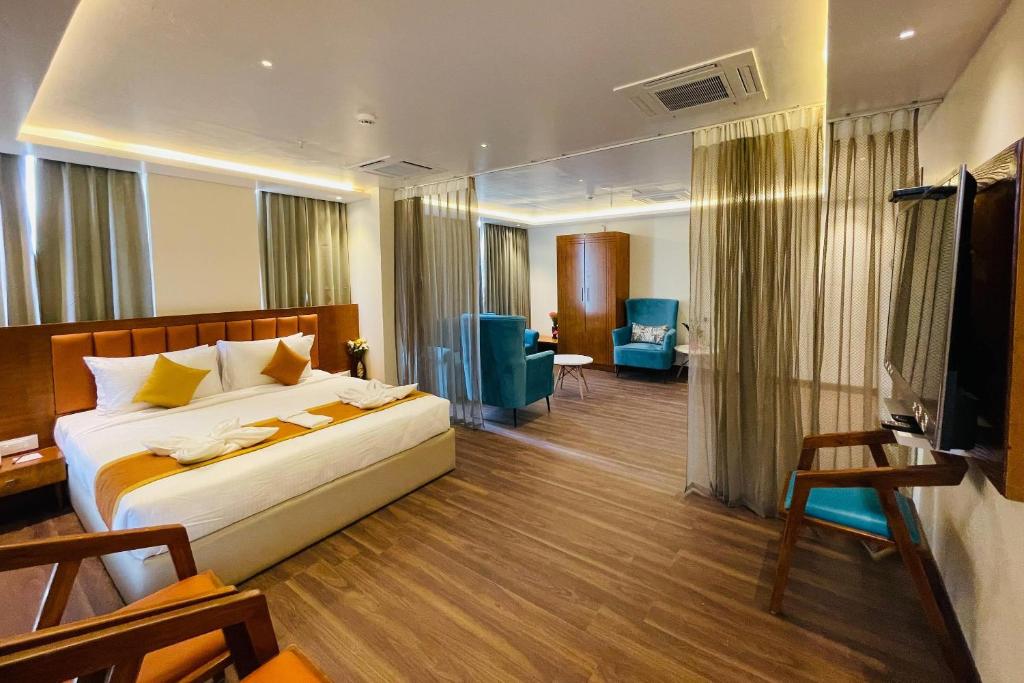 Postel nebo postele na pokoji v ubytování Quality Inn Rockwell Grand, Bangalore