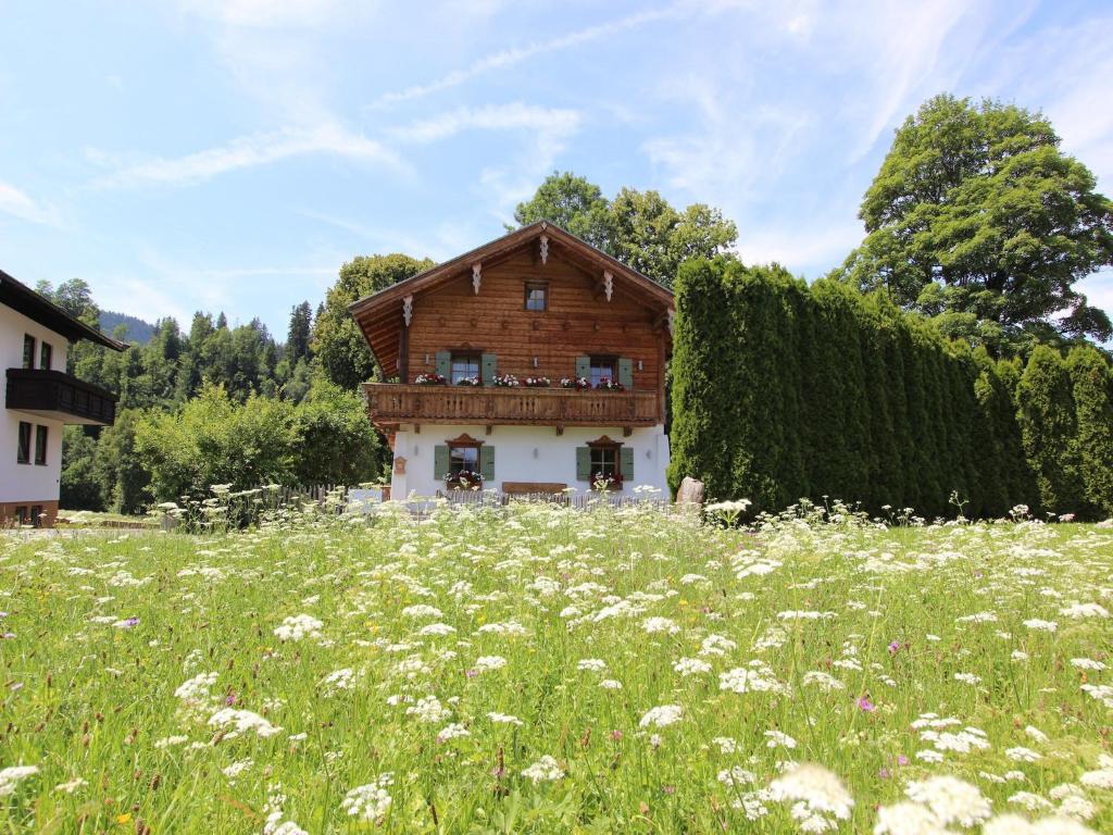 Fotografie z fotogalerie ubytování Detached holiday home in Ellmau near the ski lift v destinaci Ellmau