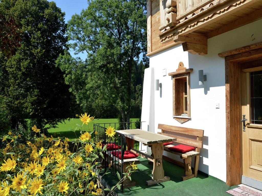 Fotografie z fotogalerie ubytování Detached holiday home in Ellmau near the ski lift v destinaci Ellmau