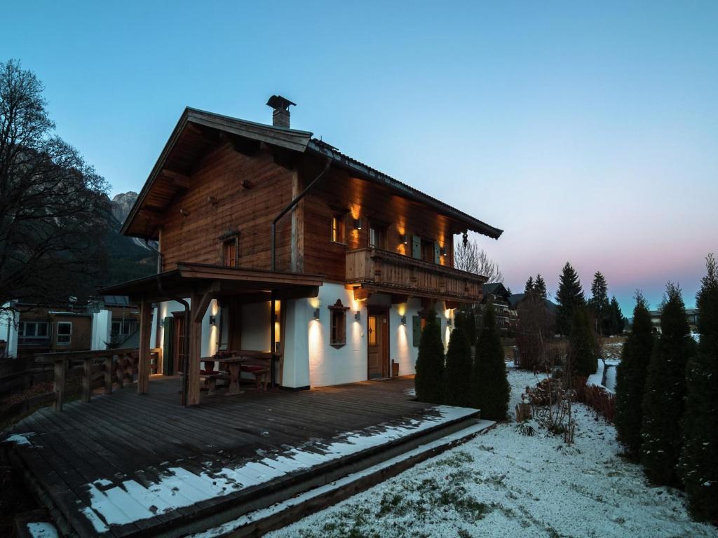 Fotografie z fotogalerie ubytování Detached holiday home in Ellmau near the ski lift v destinaci Ellmau