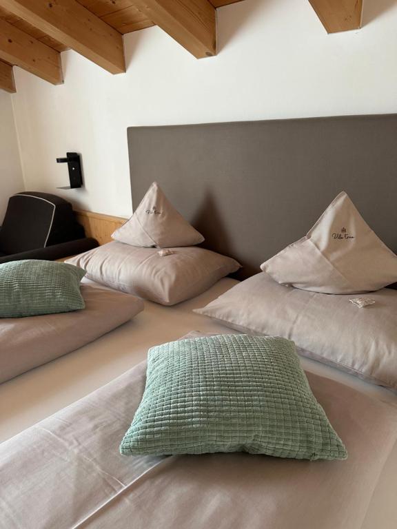 Postel nebo postele na pokoji v ubytování Garnì Villa Erna