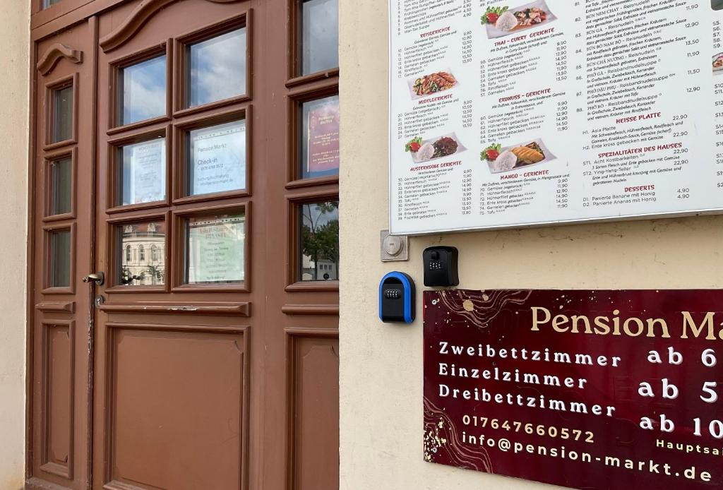 Certifikát, hodnocení, plakát nebo jiný dokument vystavený v ubytování Pension Markt Neustrelitz