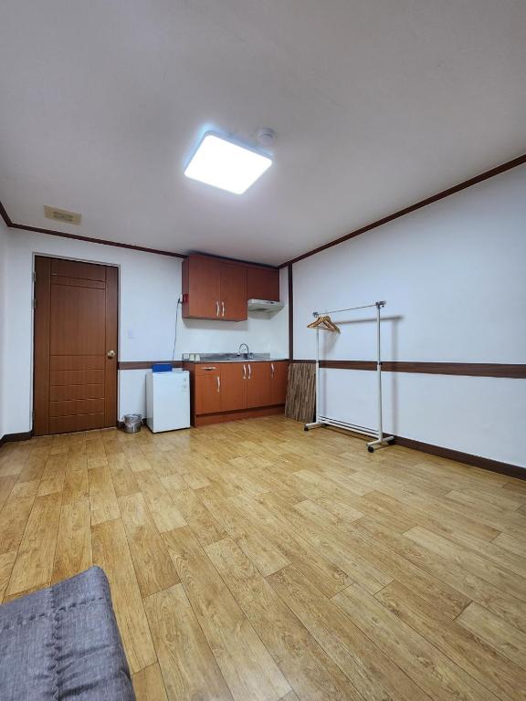 Kuchyň nebo kuchyňský kout v ubytování Sorak Hostel