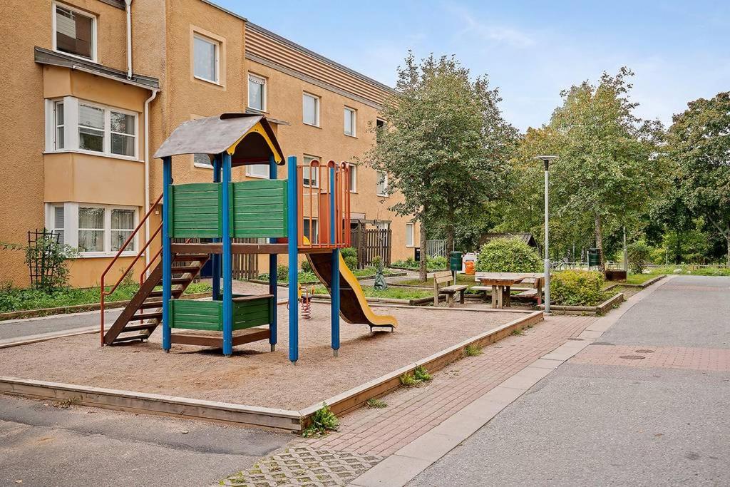 Ο χώρος παιχνιδιού για παιδιά στο Piekny apartament u Moniki