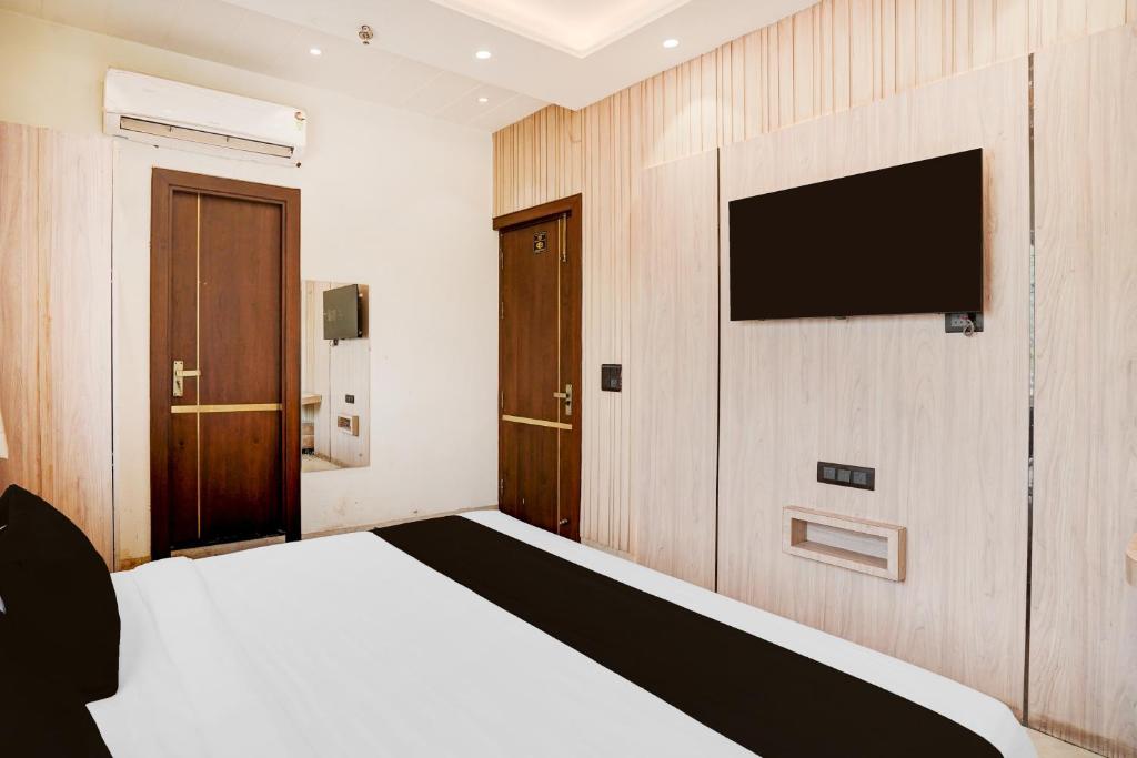 TV a/nebo společenská místnost v ubytování Hotel O NP PALACE