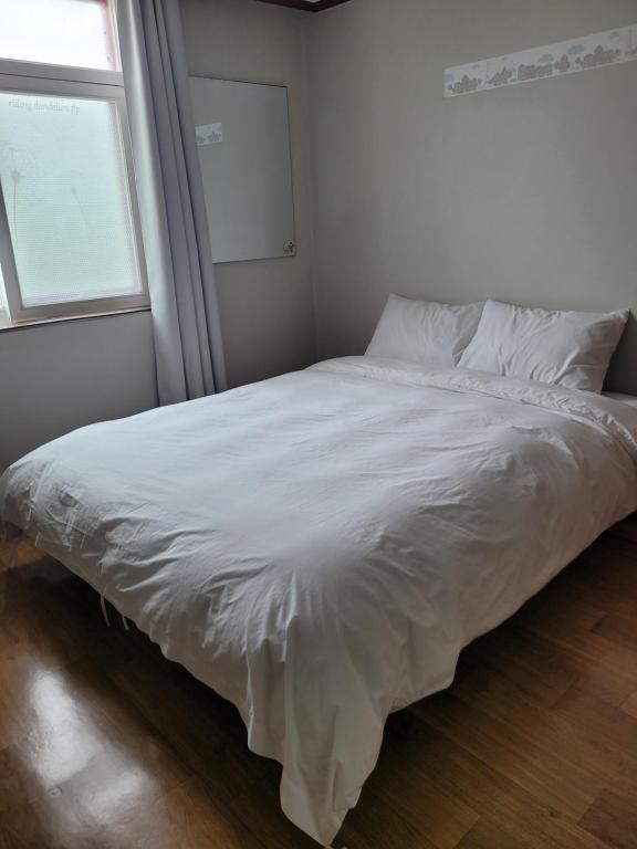 Postel nebo postele na pokoji v ubytování Sorak Hostel