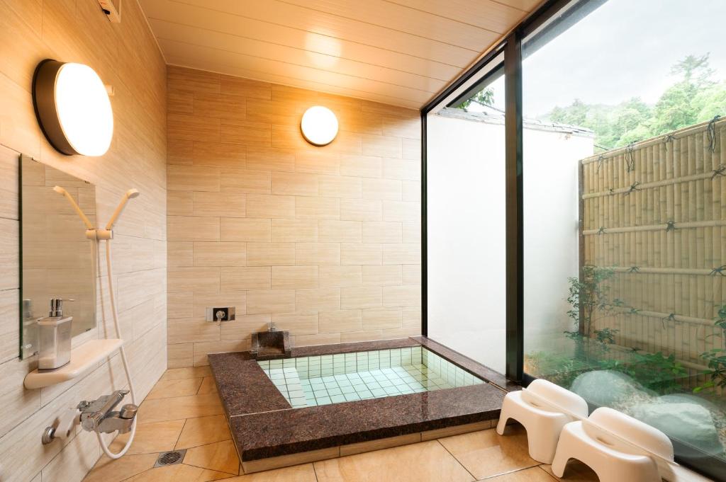 Koupelna v ubytování Miyajima Guest House Mikuniya
