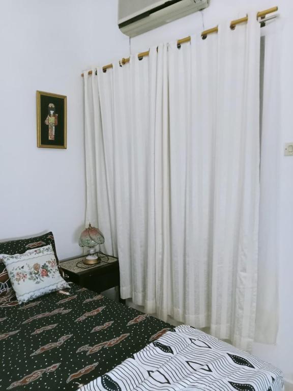 Postel nebo postele na pokoji v ubytování Guest House Abimanyu