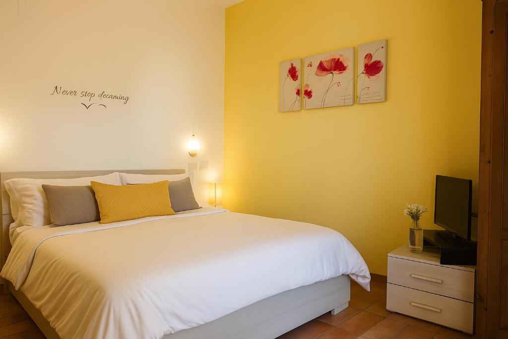 A bed or beds in a room at Poggio Verde