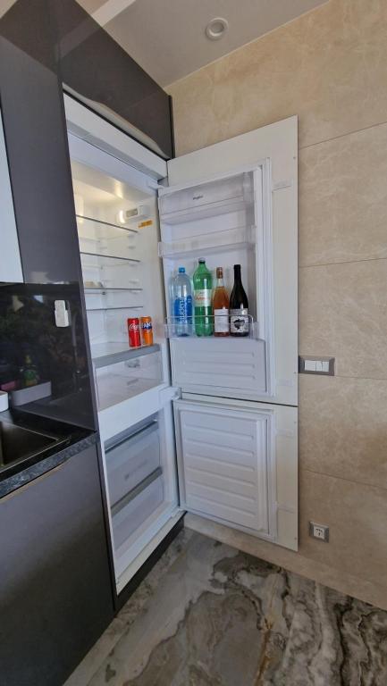 Kuchyňa alebo kuchynka v ubytovaní Luxury Beachfront Villa Carlisa
