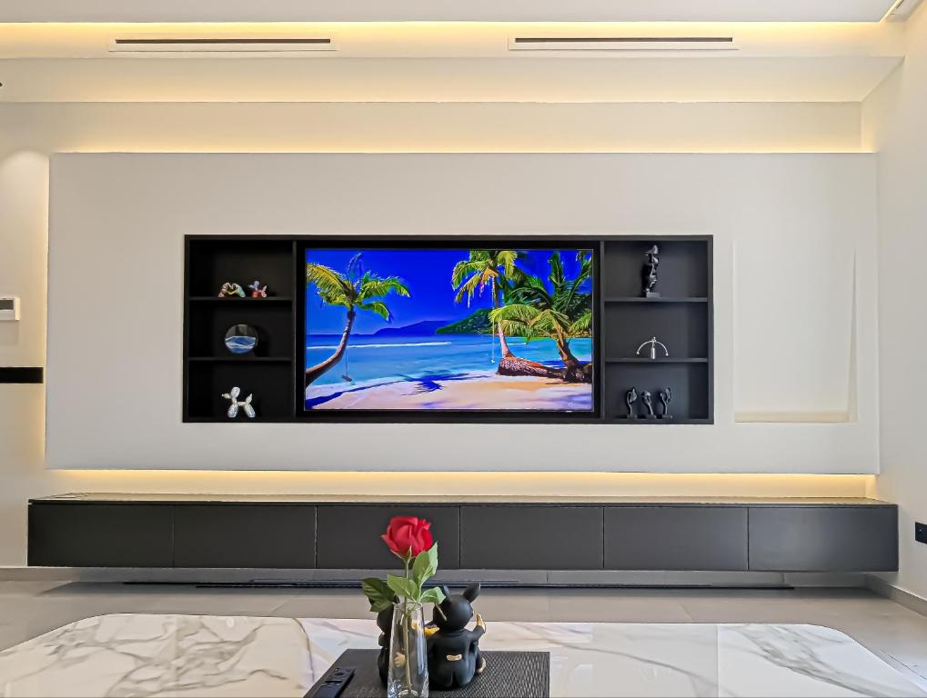 TV a/nebo společenská místnost v ubytování EliteStay by Al Amir