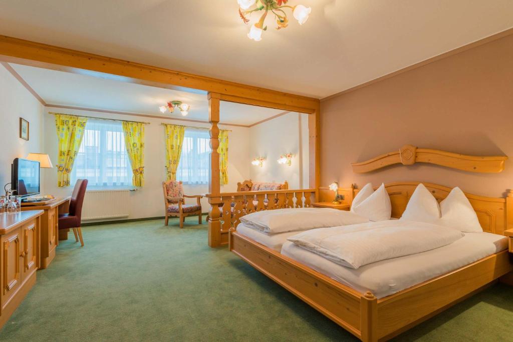 Postel nebo postele na pokoji v ubytování Posthotel Radstadt