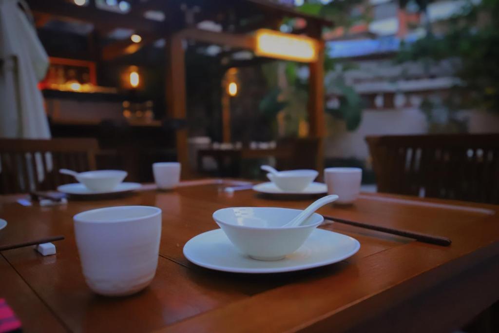 Příslušenství pro přípravu čaje a kávy v ubytování Gulangyu Liuyue Garden Resort Hotel