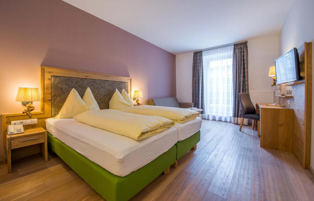 Postel nebo postele na pokoji v ubytování Posthotel Radstadt