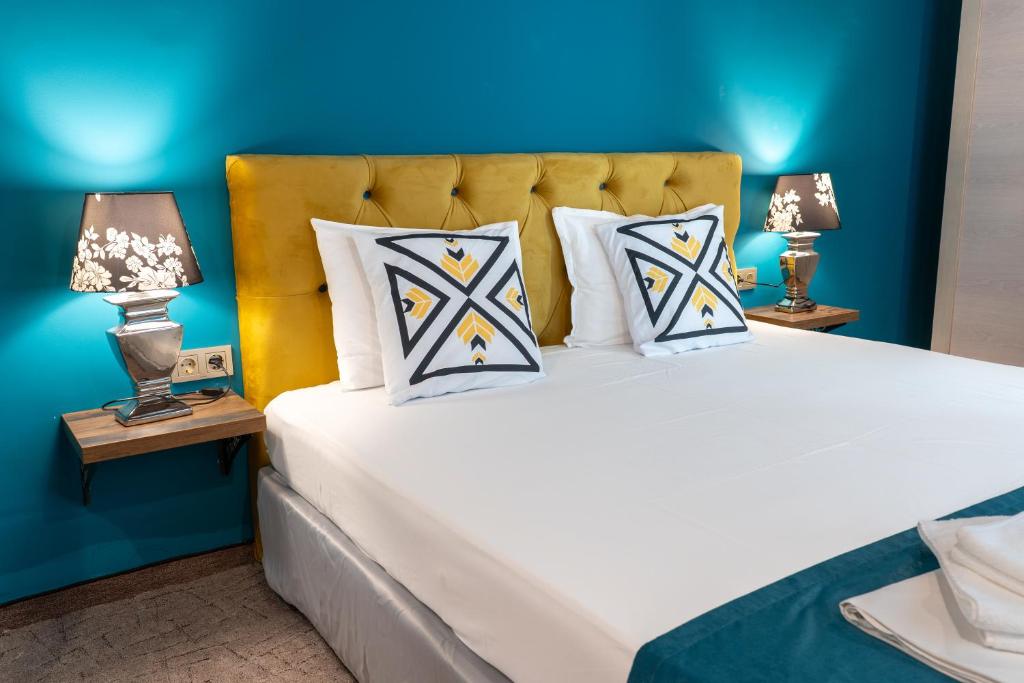 Postel nebo postele na pokoji v ubytování Royal Calisto Hotel