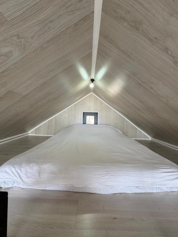 Ένα ή περισσότερα κρεβάτια σε δωμάτιο στο Орлиное гнездо