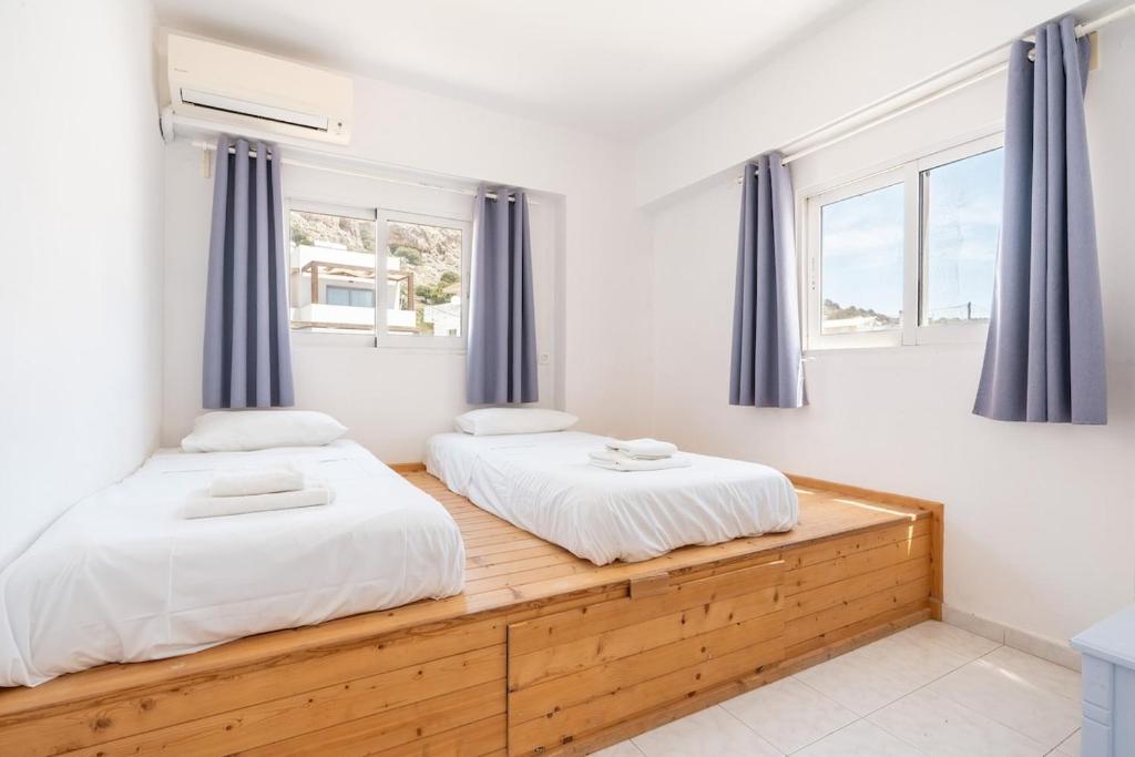 Postel nebo postele na pokoji v ubytování Plakia Beach Apartments