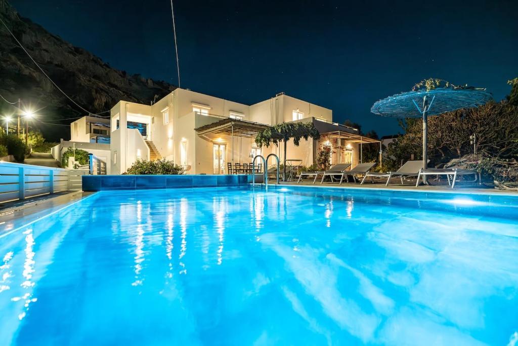 Bazén v ubytování Plakia Beach Apartments nebo v jeho okolí