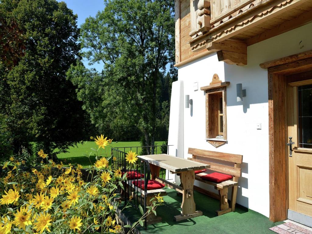 Fotografie z fotogalerie ubytování Detached holiday home in Ellmau near the ski lift v destinaci Ellmau